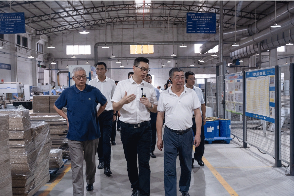 黑龙江省政府参事调研组一行领导到访华盛家具集团调研产业发展情况 黑龙江省政府参事调研组一行领导到访华盛家具集团调研产业发展情况